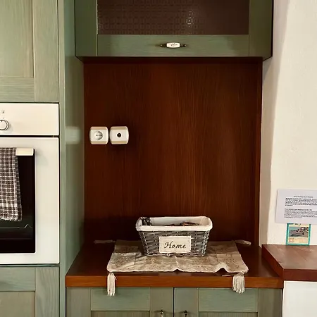 Sweet Milos Triovasalos