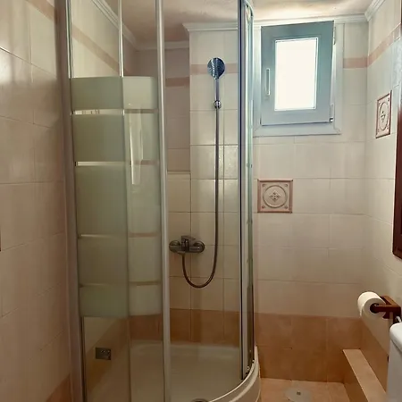 Sweet Milos Triovasálos